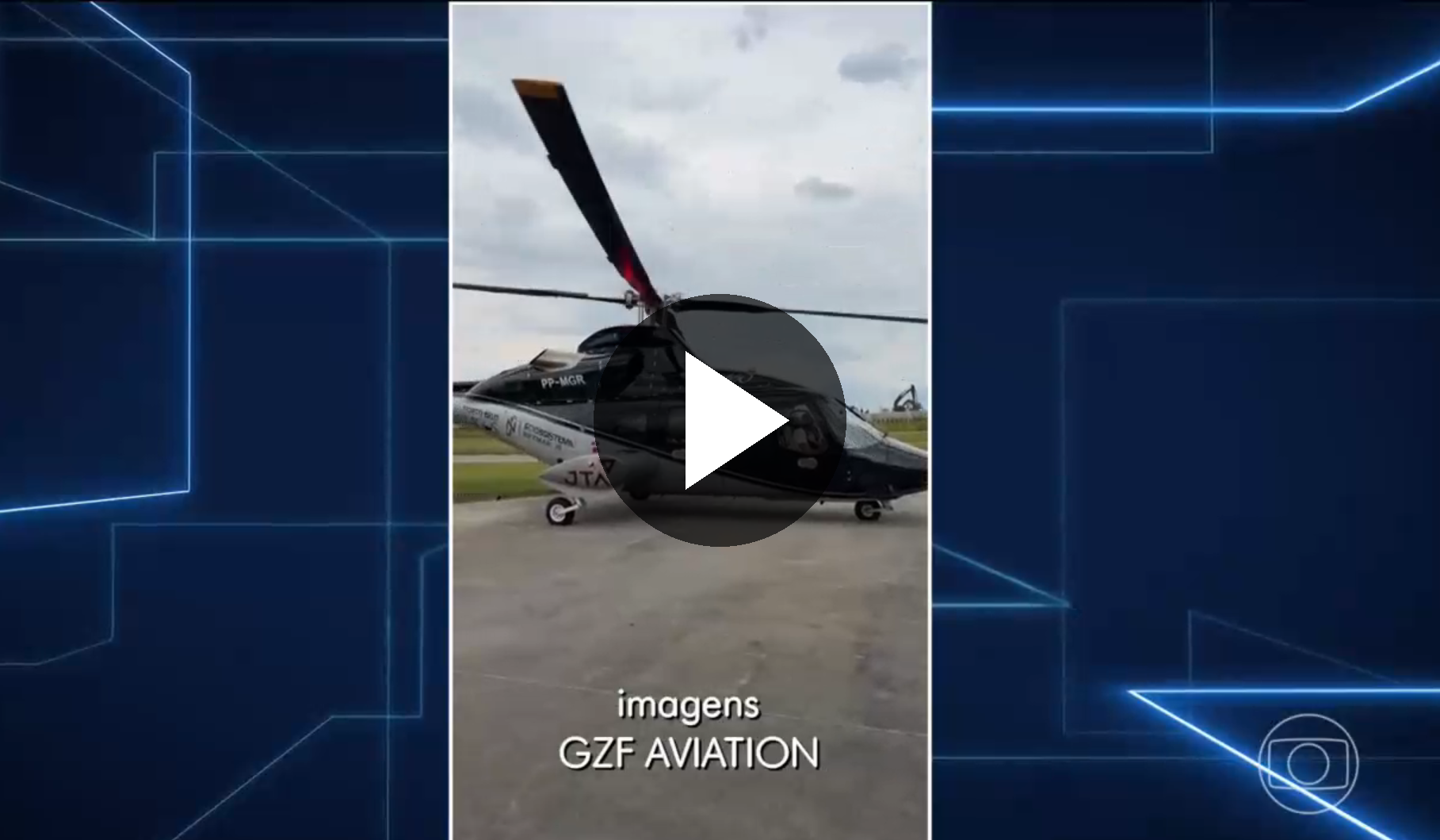 Um helicóptero transportando o cantor sertanejo Rick (da dupla Rick & Renner).