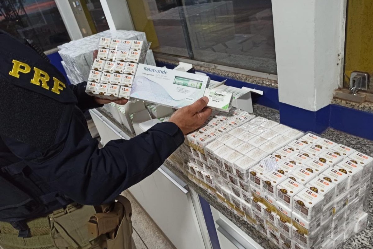 'Caminhão da beleza': motorista é preso com quase 2 mil produtos, entre 'botox' e emagrecedores...