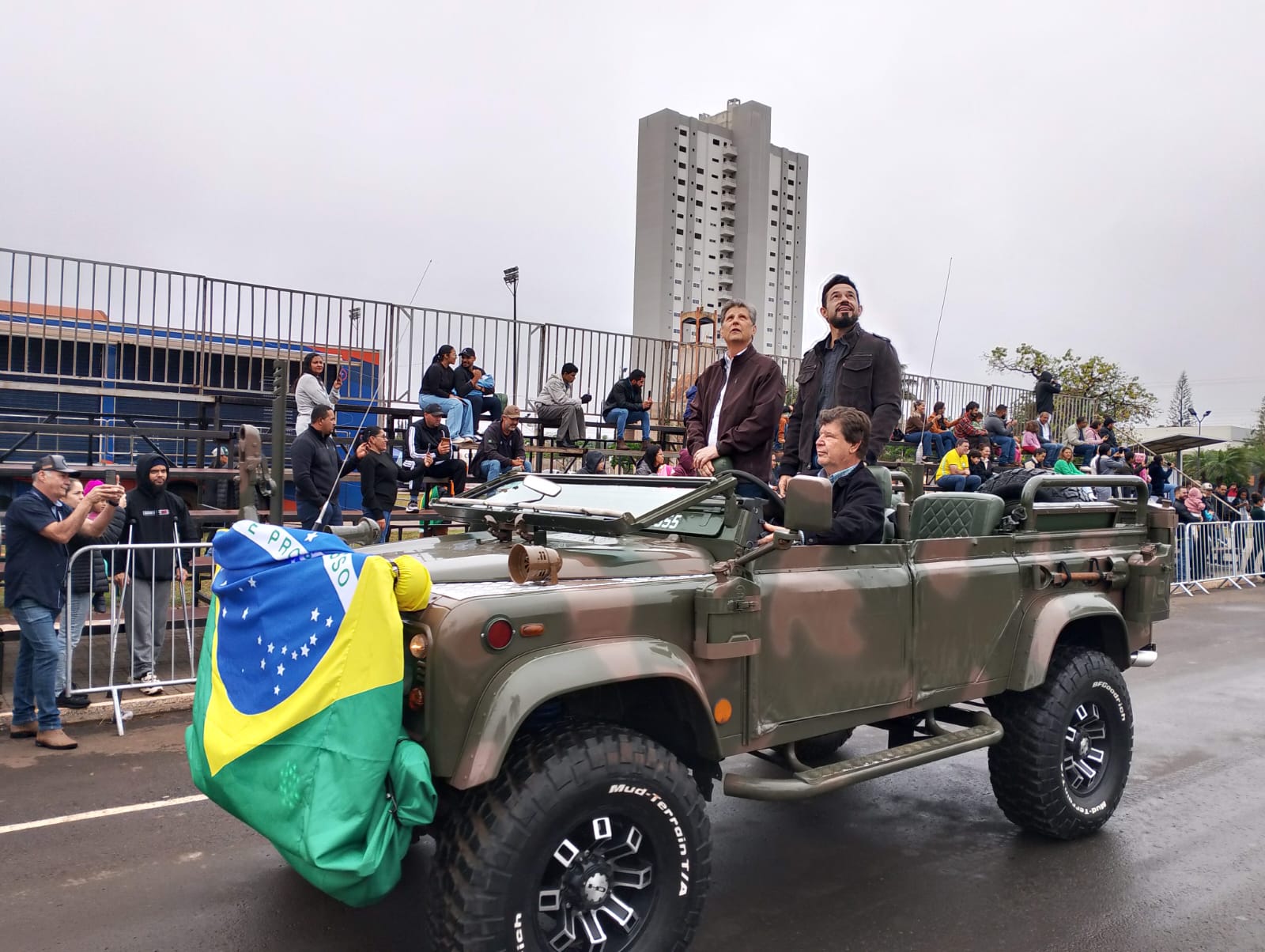 Desfile de 7 de Setembro reúne comunidade e celebra o civismo em Chapadão do Sul - O CORREIO NEWS