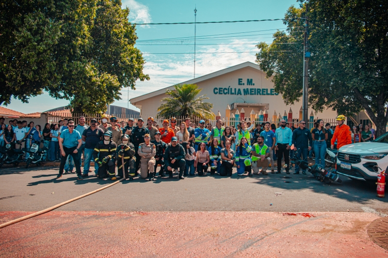 Simulado de grave acidente com bicicleta elétrica chama atenção de alunos para os riscos no trâ...