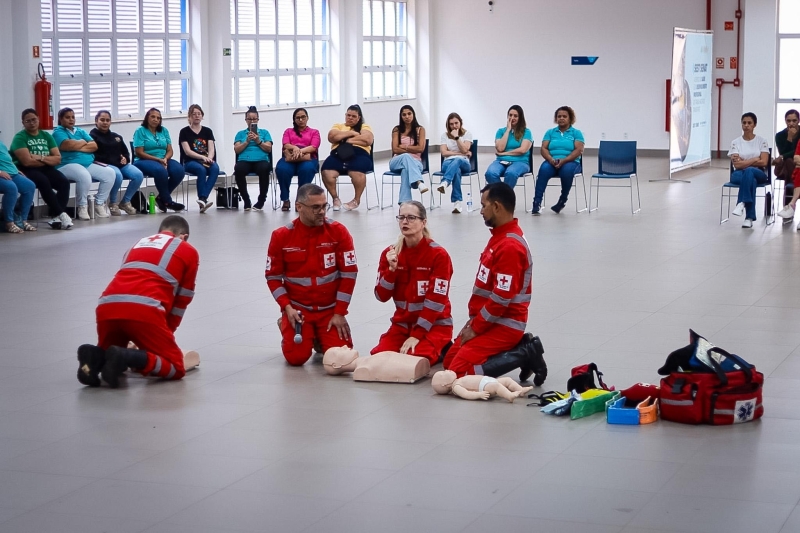 Cerca de 180 profissionais da Educação recebem treinamento para agir em emergências nas escolas da...