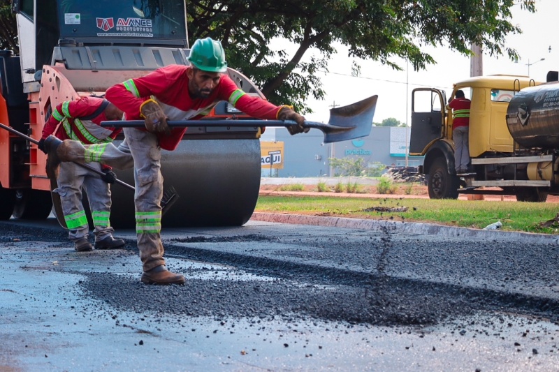 Recapeamento conclui Avenida Um e nova frente de trabalho começa na Rua P14