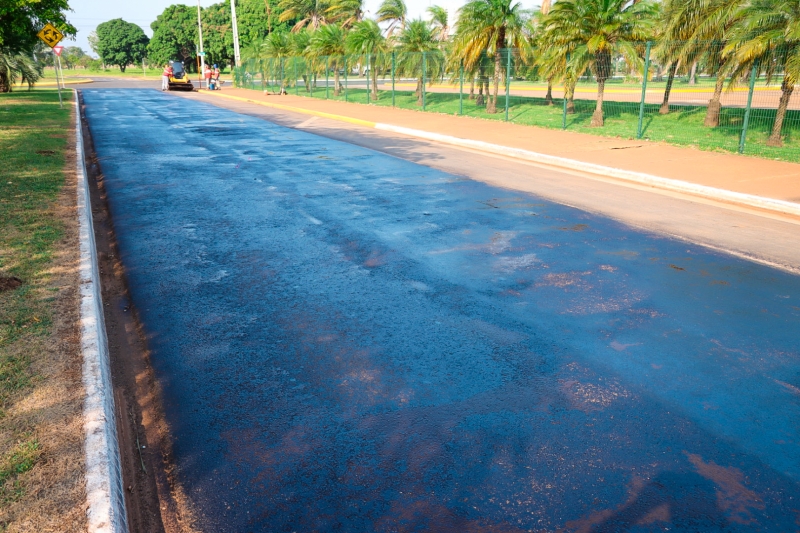 Recapeamento conclui Avenida Um e nova frente de trabalho começa na Rua P14