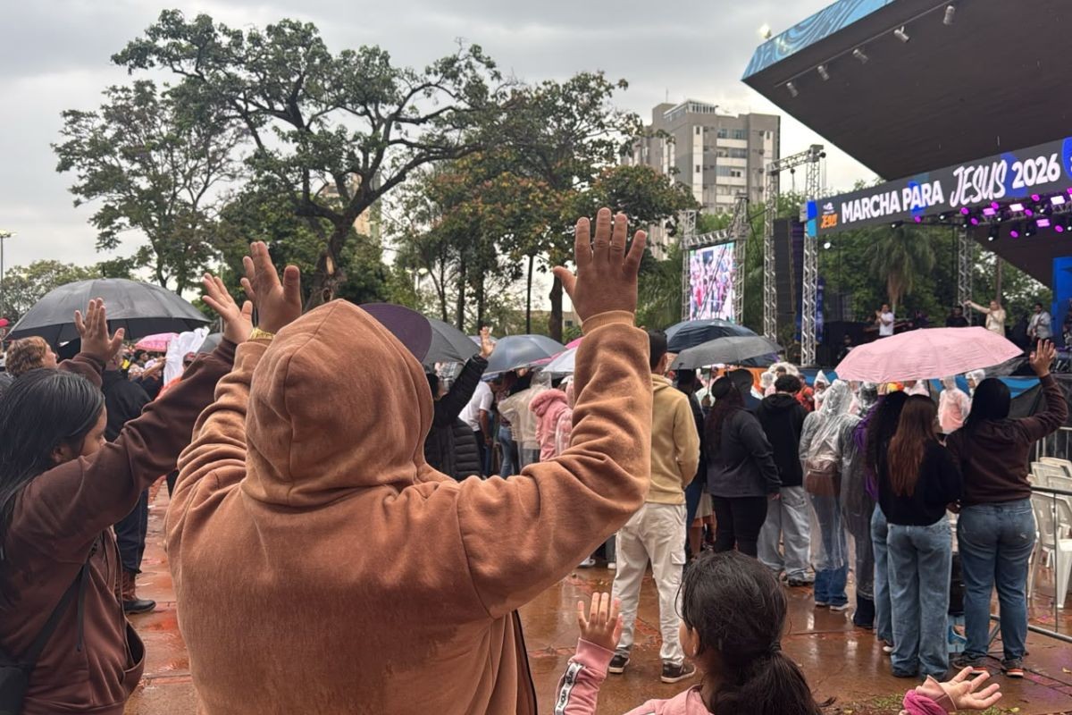 Chuva não afasta fiéis e Marcha para Jesus celebra aniversário de Campo Grande com shows e ador...