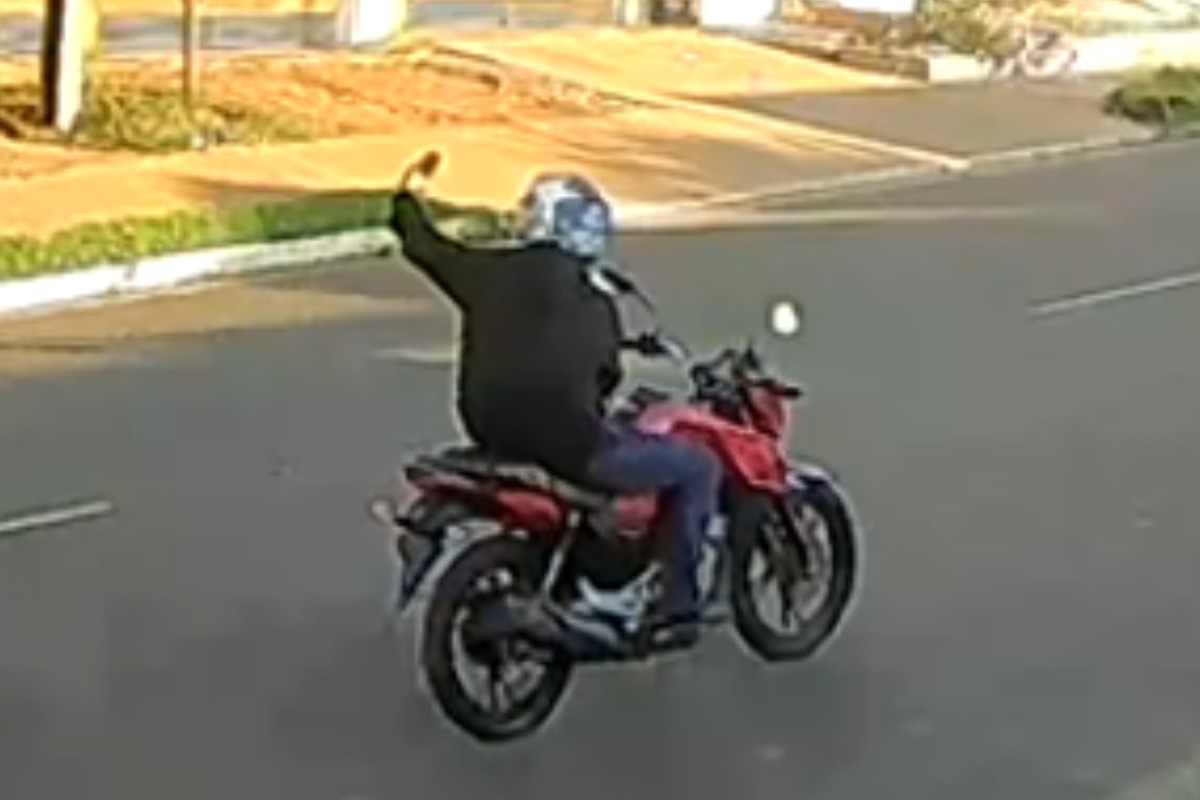 Idoso recebe alta após ser atropelado por motoqueiro fazendo selfie em Campo Grande